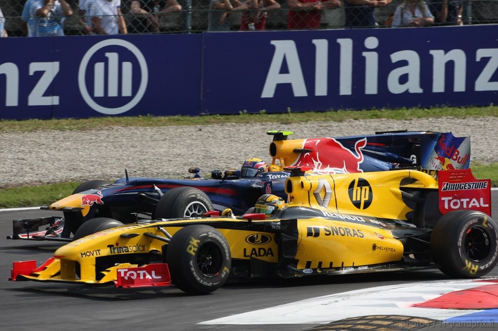 GP Italia, Gara, Robert Kubica (POL), Renault F1 Team, R30 e Mark Webber (AUS), Red Bull Racing, RB6 