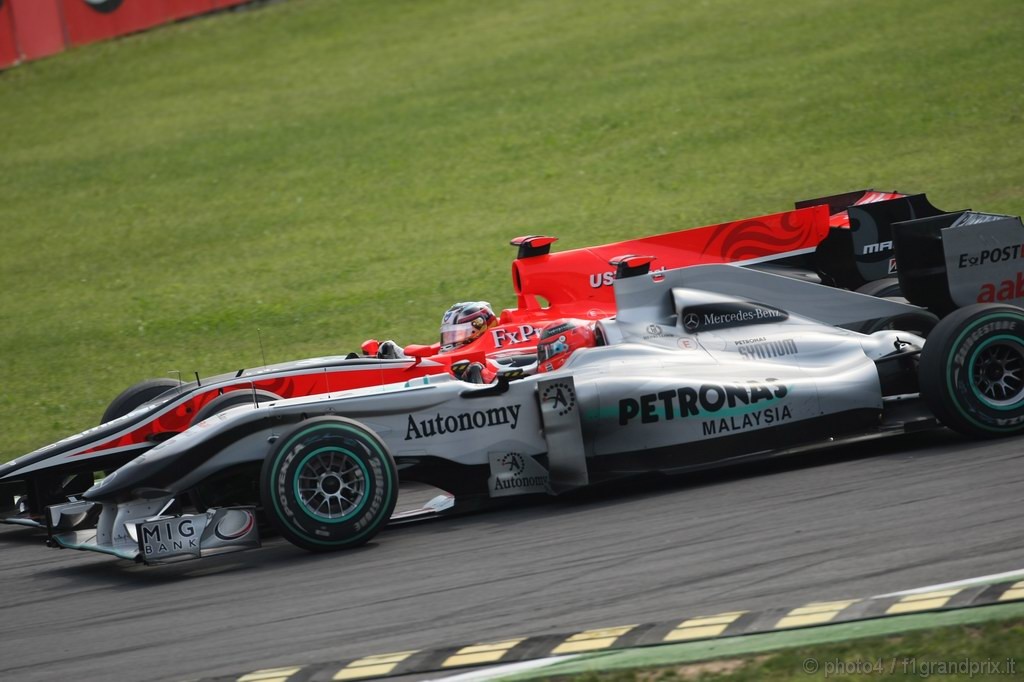 GP Italia, Gara, Michael Schumacher (GER), Mercedes GP  F1 Team, MGP W01 e Timo Glock (GER), Virgin Racing, VR-01  