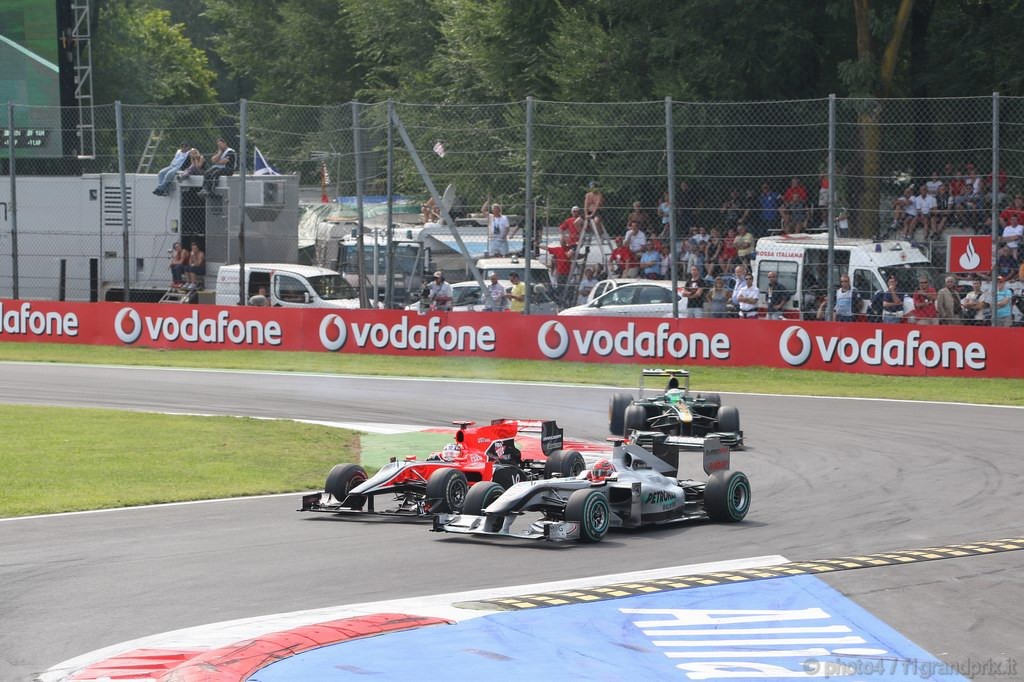 GP Italia, Gara, Michael Schumacher (GER), Mercedes GP F1 Team, MGP W01 e Timo Glock (GER), Virgin Racing, VR-01