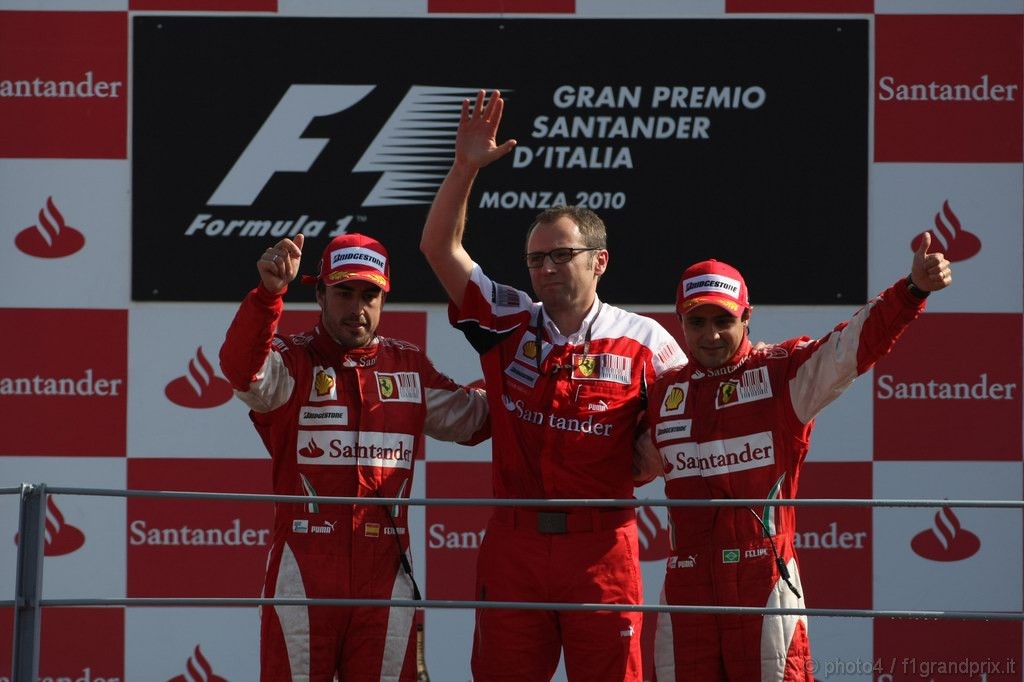 GP Italia, Gara, Fernando Alonso (ESP), Ferrari, F10 vincitore, Jenson Button (GBR), McLaren  Mercedes, MP4-25 secondo, Felipe Massa (BRA), Ferrari, F10 terzo e Stefano Domenicali (ITA), Head of the Gestione Sportiva 