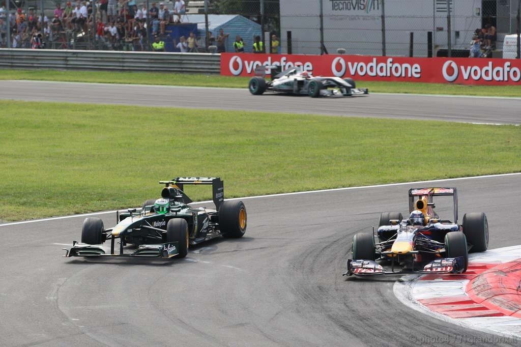 GP Italia, Gara, Heikki Kovalainen (FIN), Lotus Racing, T127 e Sebastian Vettel (GER), Red Bull Racing, RB6 