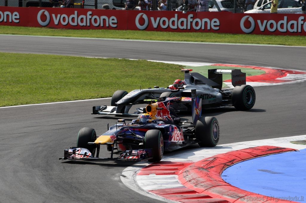 GP Italia, Gara, Mark Webber (AUS), Red Bull Racing, RB6 e Michael Schumacher (GER), Mercedes GP F1 Team, MGP W01