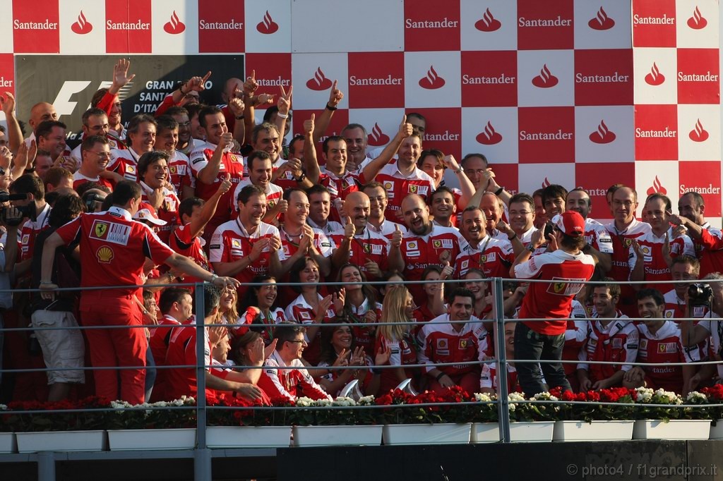 GP Italia, Festeggiamenti, Fernando Alonso (ESP), Ferrari, F10 vincitore