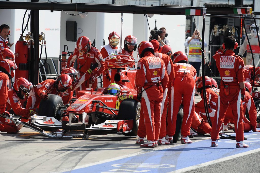 GP Italia, ITALIAN GRAND PRIX F1/2010 - MONZA 12/09/2010 - FELIPE MASSA PIT STOP
© FOTO ERCOLE COLOMBO