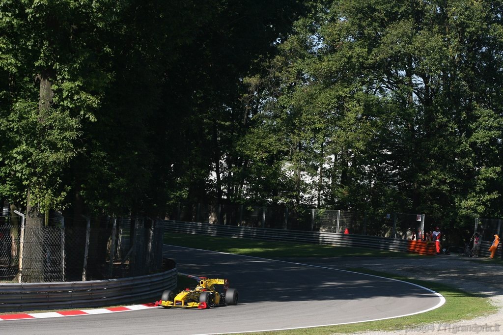 GP Italia, Prove Libere 1, Venerdi', Robert Kubica (POL), Renault F1 Team, R30 