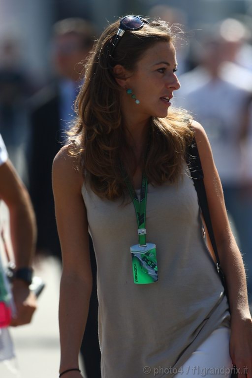 GP Italia, Prove Libere 2, Venerdi', ragazza nel paddock 