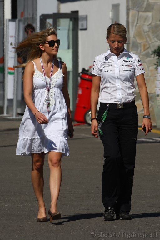 GP Italia, Prove Libere 2, Venerdi', ragazze nel paddock 