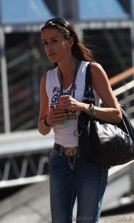 GP Italia, Prove Libere 2, Venerdi', ragazza nel paddock 