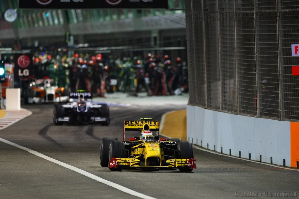 GP Singapore, Gara, Vitaly Petrov (RUS), Renault F1 Team, R30 
