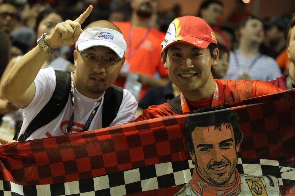 GP Singapore, Gara, Fans of Fernando Alonso (ESP), Ferrari, F10 