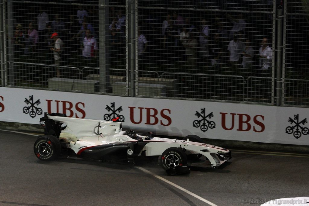 GP Singapore, Gara, Nick Heidfeld (GER), BMW Sauber F1 Team, C29  crash 
