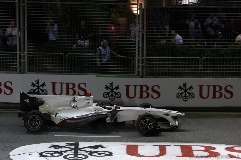 GP Singapore, Gara, Nick Heidfeld (GER), BMW Sauber F1 Team, C29  crash 