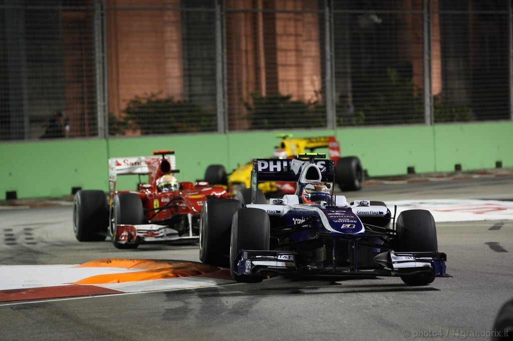 GP Singapore, Gara, Nico Hulkenberg (GER), Williams, FW32 davanti a Felipe Massa (BRA), Ferrari, F10 