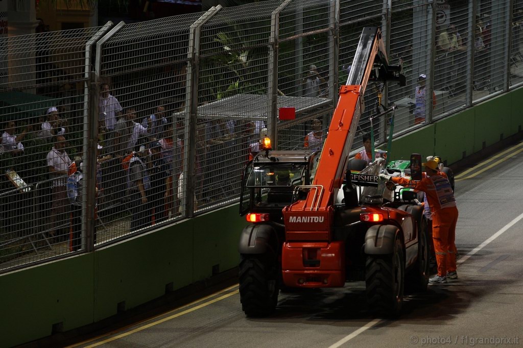 GP Singapore, Gara, Vitantonio Liuzzi (ITA), Force India F1 Team, VJM03 retires from the race 