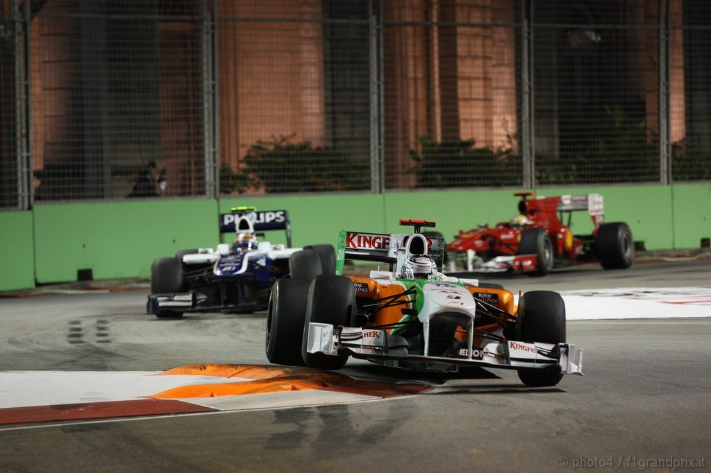 GP Singapore, Gara, Adrian Sutil (GER), Force India F1 Team, VJM03 davanti a Vitantonio Liuzzi (ITA), Force India F1 Team, VJM03 