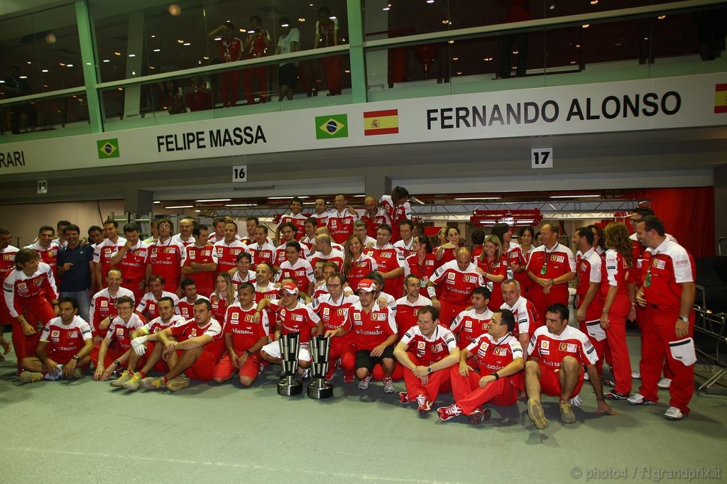 GP Singapore, Gara Festeggiamenti, Fernando Alonso (ESP), Ferrari, F10 vincitore 