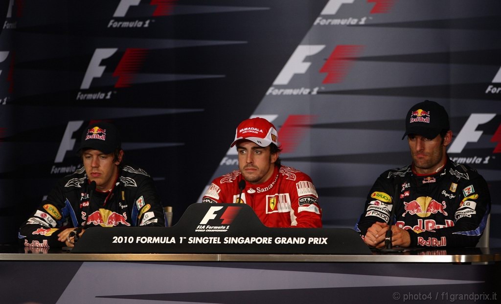 GP Singapore, Conferenza Stampa, Sebastian Vettel (GER), Red Bull Racing, RB6 secondo, Fernando Alonso (ESP), Ferrari, F10 vincitore e Mark Webber (AUS), Red Bull Racing, RB6 terzo 