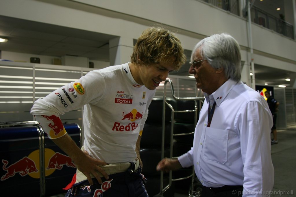 GP Singapore, Prove Libere 3, Sabato, Sebastian Vettel (GER), Red Bull Racing, RB6 e Bernie Ecclestone (GBR), President e CEO of Formula One Management  