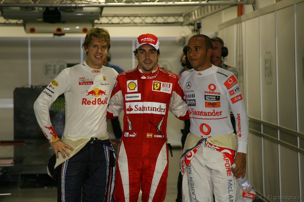 GP Singapore, Qualifiche, Fernando Alonso (ESP), Ferrari, F10 pole position, Sebastian Vettel (GER), Red Bull Racing, RB6 secondo e Lewis Hamilton (GBR), McLaren  Mercedes, MP4-25 terzo 