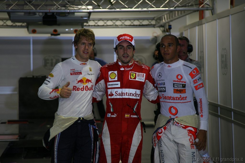 GP Singapore, Qualifiche, Fernando Alonso (ESP), Ferrari, F10 pole position, Sebastian Vettel (GER), Red Bull Racing, RB6 secondo e Lewis Hamilton (GBR), McLaren  Mercedes, MP4-25 terzo 