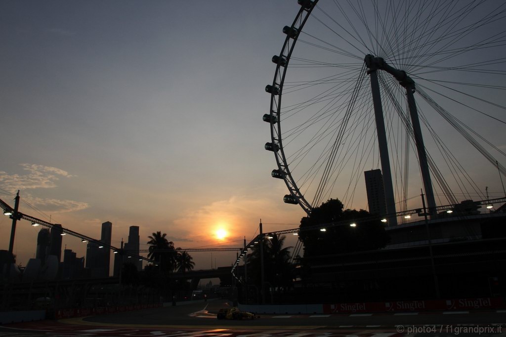 GP Singapore, Prove Libere 1, Venerdi', Vitaly Petrov (RUS), Renault F1 Team, R30 