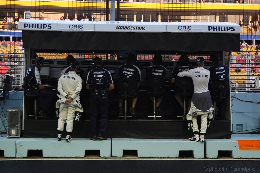GP Singapore, Prove Libere 1, Venerdi', Rubens Barrichello (BRA), Williams, FW32 e Nico Hulkenberg (GER), Williams, FW32 