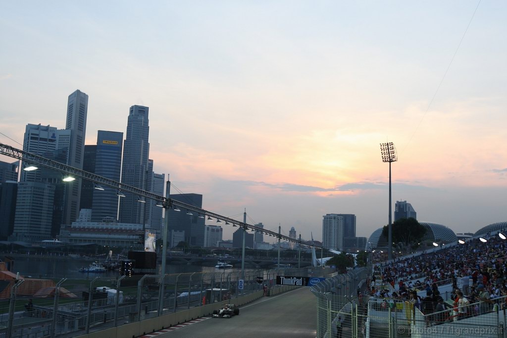 GP Singapore, Prove Libere 1, Venerdi', Michael Schumacher (GER), Mercedes GP  F1 Team, MGP W01 