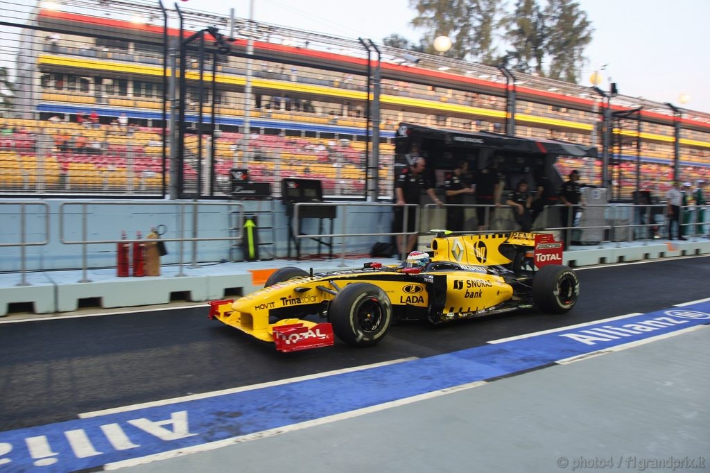 GP Singapore, Prove Libere 1, Venerdi', Vitaly Petrov (RUS), Renault F1 Team, R30 