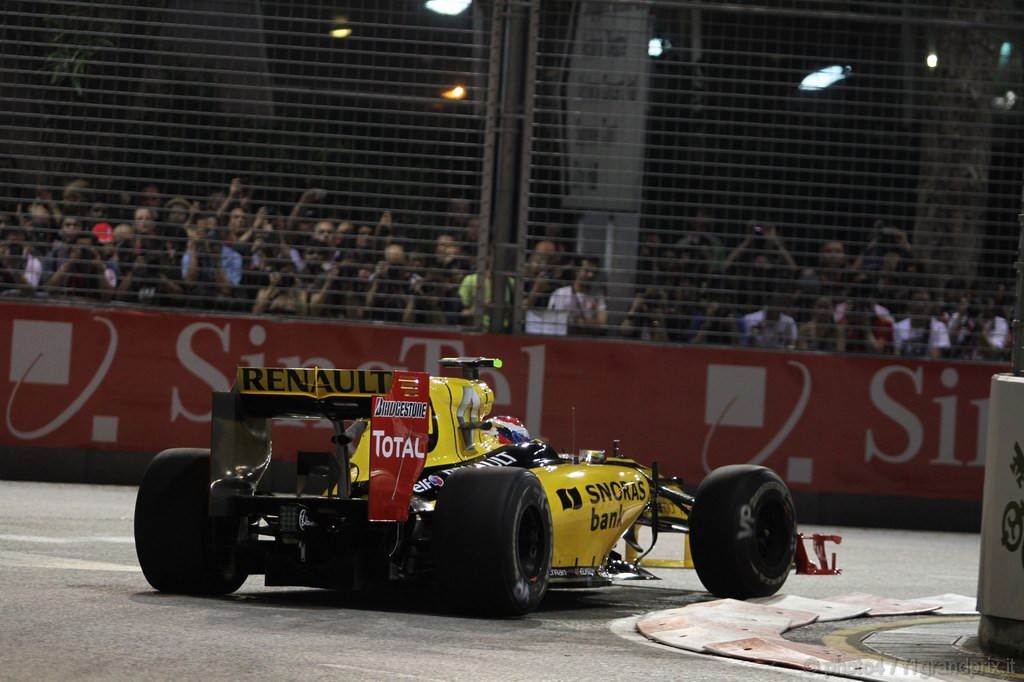 GP Singapore, Prove Libere 2, Venerdi', Vitaly Petrov (RUS), Renault F1 Team, R30 