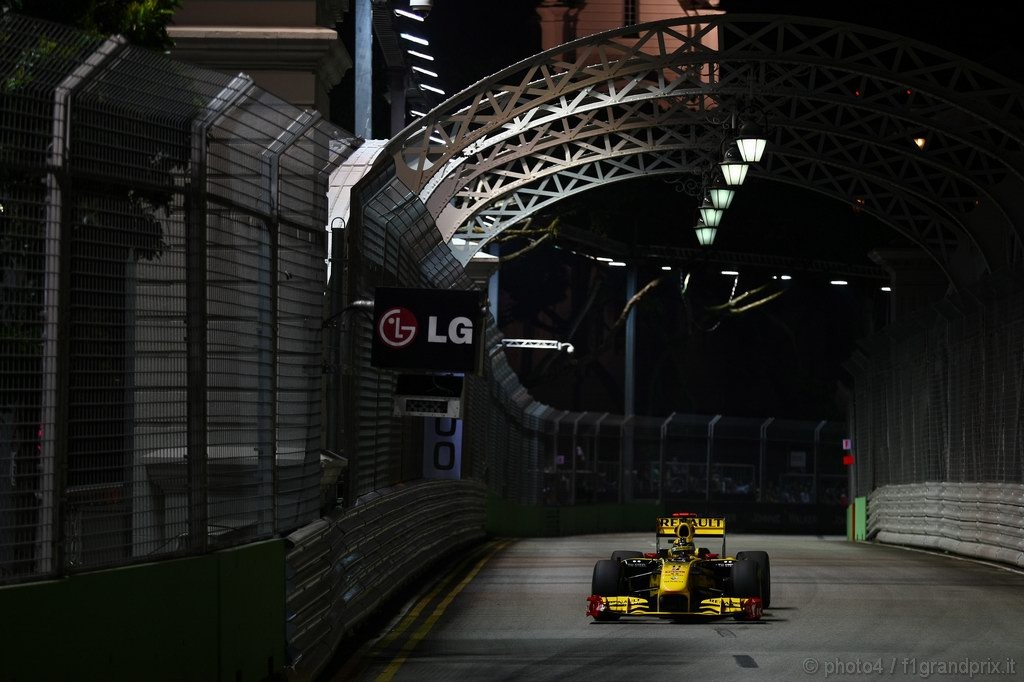 GP Singapore, Prove Libere 2, Venerdi', Robert Kubica (POL), Renault F1 Team, R30 
