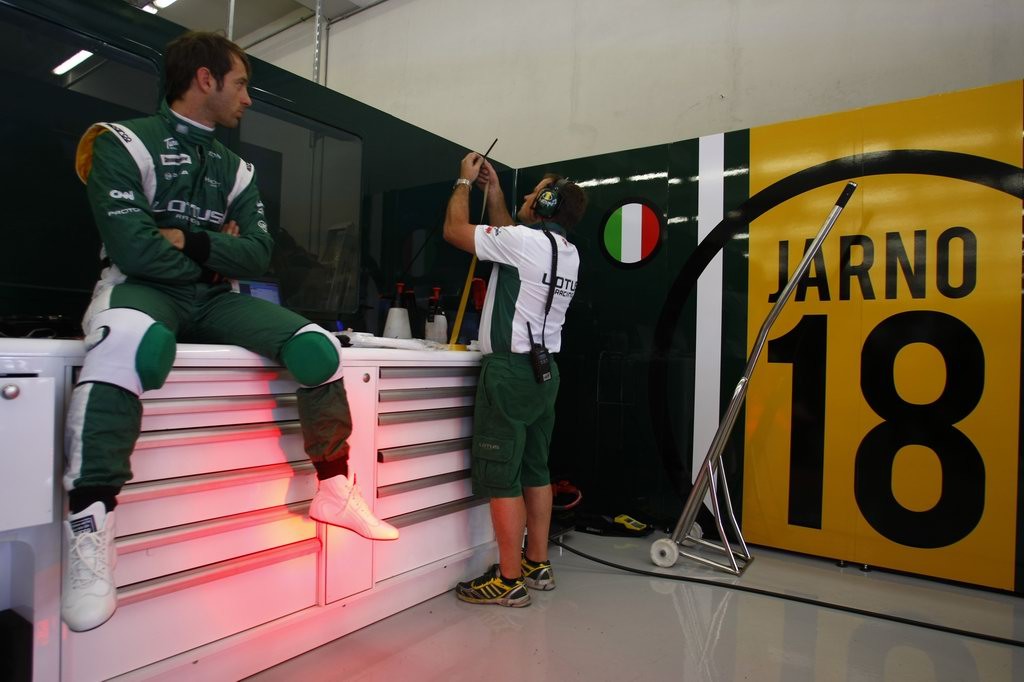 GP Turchia, 2010 Turkish Grand Prix - Venerdi'
Istanbul Motor Park, Istanbul, Turkey
28th May 2010
Jarno Trulli, Lotus T127 Cosworth.
World Copyright: Charles Coates/LAT Photographic
ref: Digital Image _26Y2877