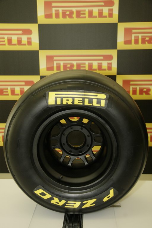 Test Pirelli Abu Dhabi