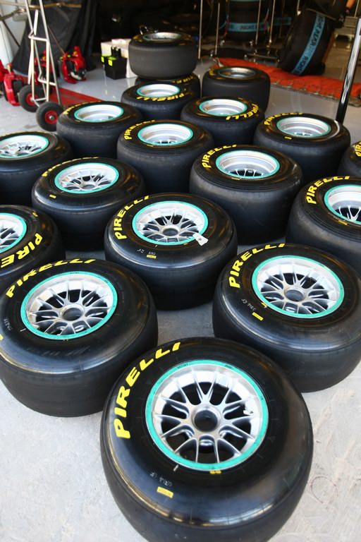 Test Pirelli Abu Dhabi, 
Pirelli Tyres