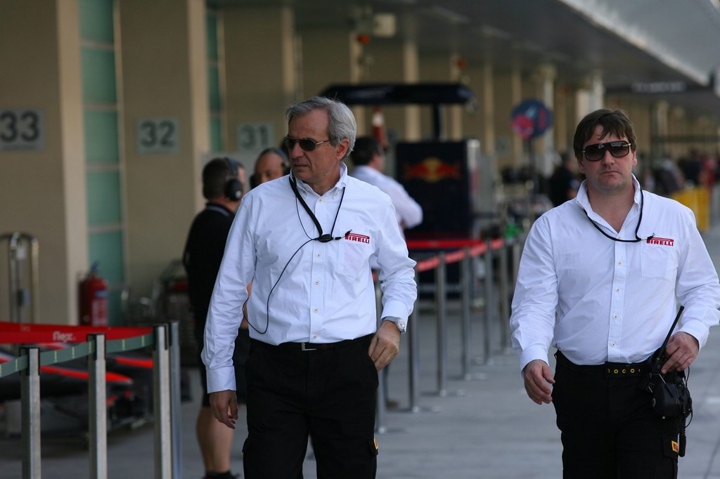 Test Pirelli Abu Dhabi, 
Pirelli staff 