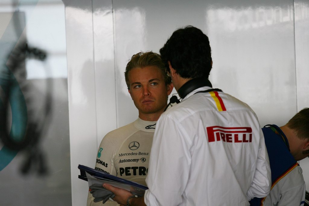 Test Pirelli Abu Dhabi, 
Nico Rosberg (GER), Mercedes GP Petronas with Pirelli staff 
