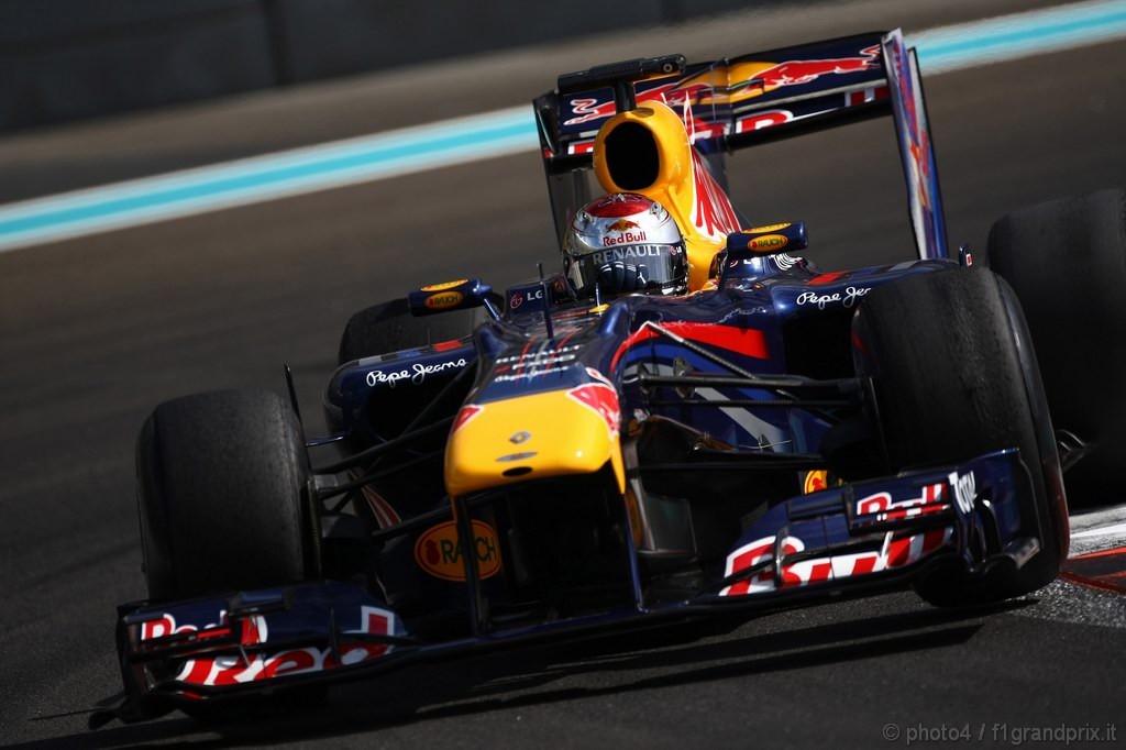 Test Pirelli Abu Dhabi, 
Sebastian Vettel (GER), Red Bull Racing 