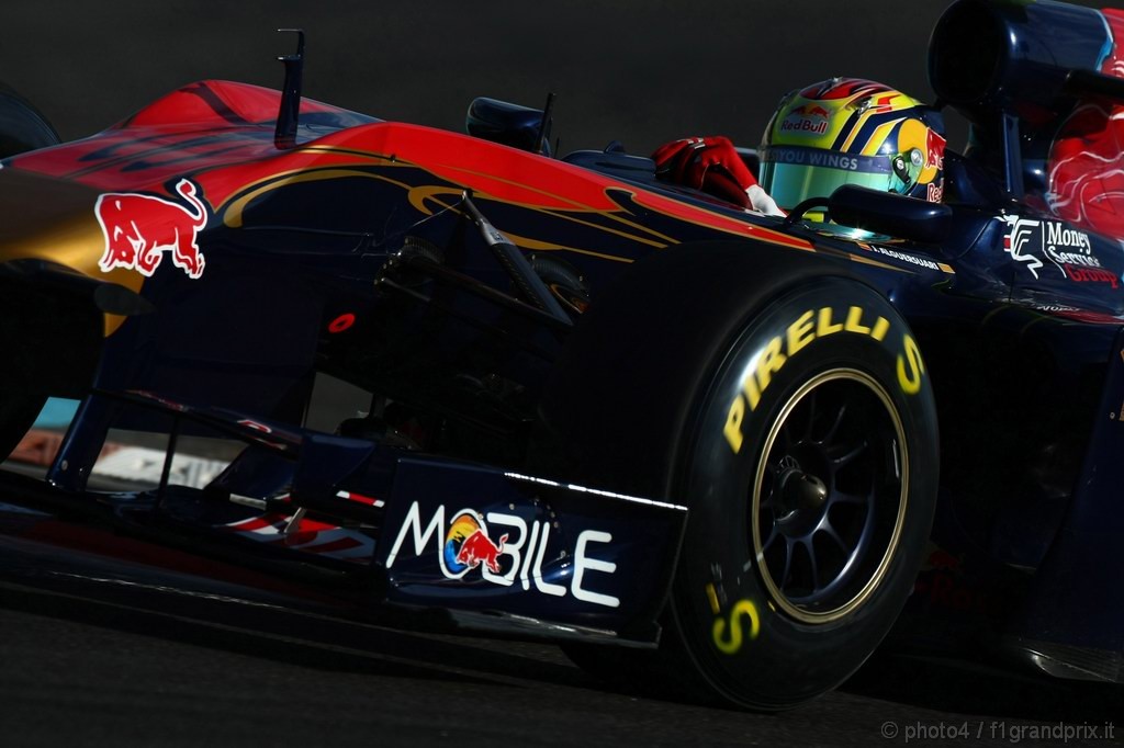 Test Pirelli Abu Dhabi, 
Jaime Alguersuari (ESP), Scuderia Toro Rosso 