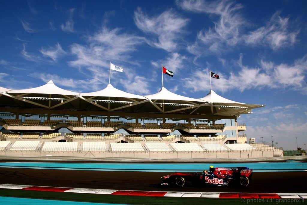 Test Pirelli Abu Dhabi, 
Jaime Alguersuari (ESP), Scuderia Toro Rosso 