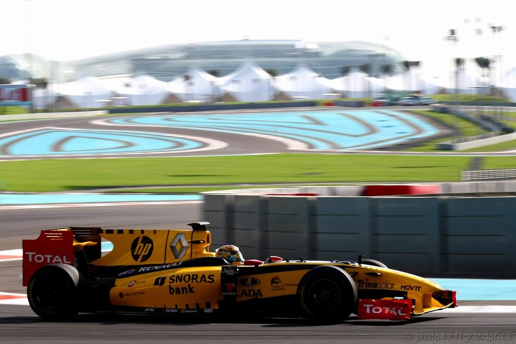 Test Pirelli Abu Dhabi, 
Robert Kubica (POL), Renault F1 Team 