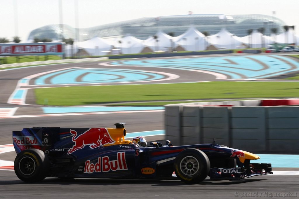 Test Pirelli Abu Dhabi, 
Sebastian Vettel (GER), Red Bull Racing