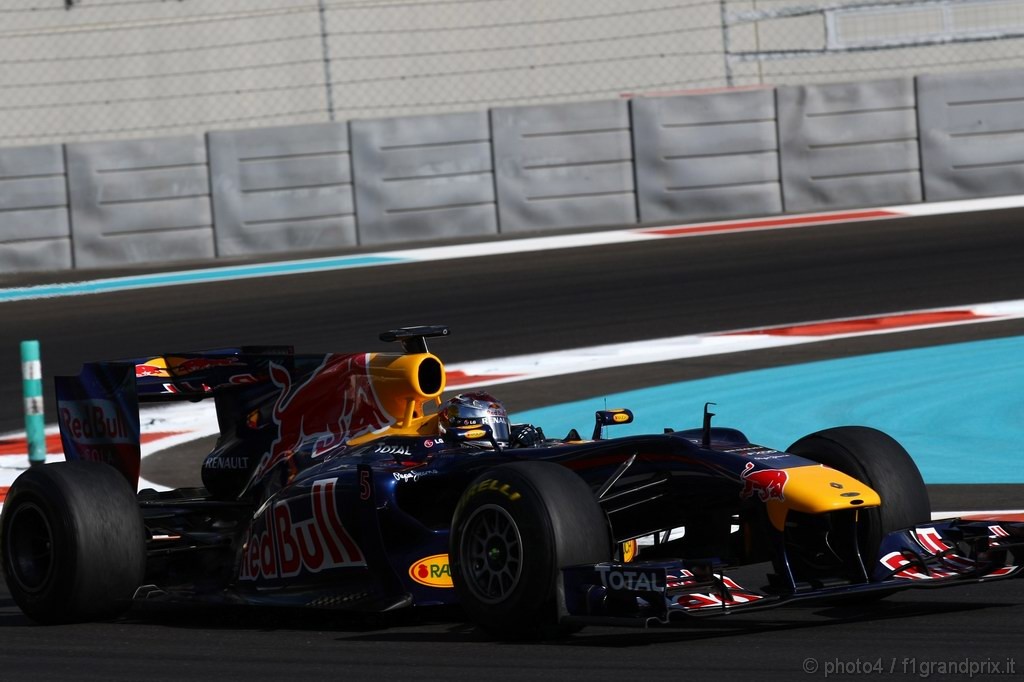 Test Pirelli Abu Dhabi, 
Sebastian Vettel (GER), Red Bull Racing 