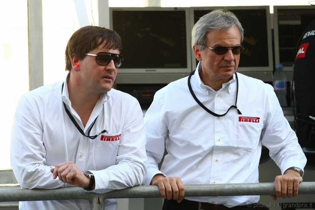 Test Pirelli Abu Dhabi, 
Paul Hembery, Pirelli Motorsport Director e Maurizio Boiocchi, Pirelli R&D director 