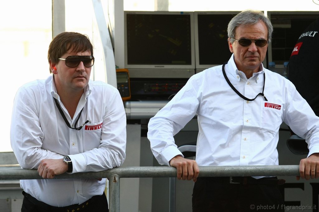 Test Pirelli Abu Dhabi, 
Paul Hembery, Pirelli Motorsport Director e Maurizio Boiocchi, Pirelli R&D director 