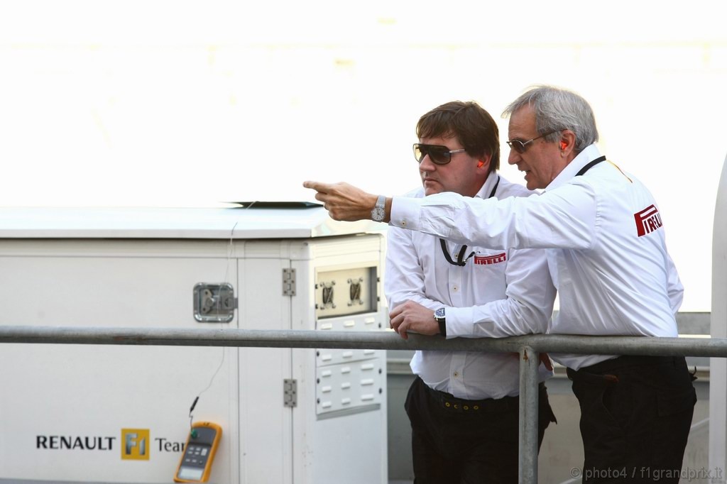 Test Pirelli Abu Dhabi, 
Paul Hembery, Pirelli Motorsport Director e Maurizio Boiocchi, Pirelli R&D director