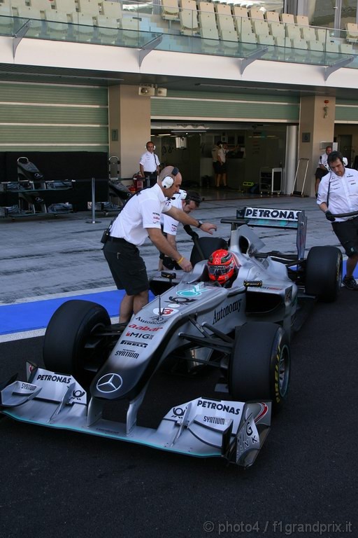 Test Pirelli Abu Dhabi, 
Michael Schumacher (GER), Mercedes GP Petronas 