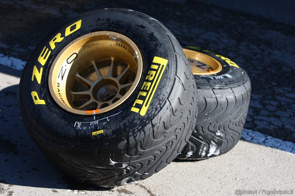 Barcelona Test Febbraio 2011, 18.02.2011- Tyres Pirelli 