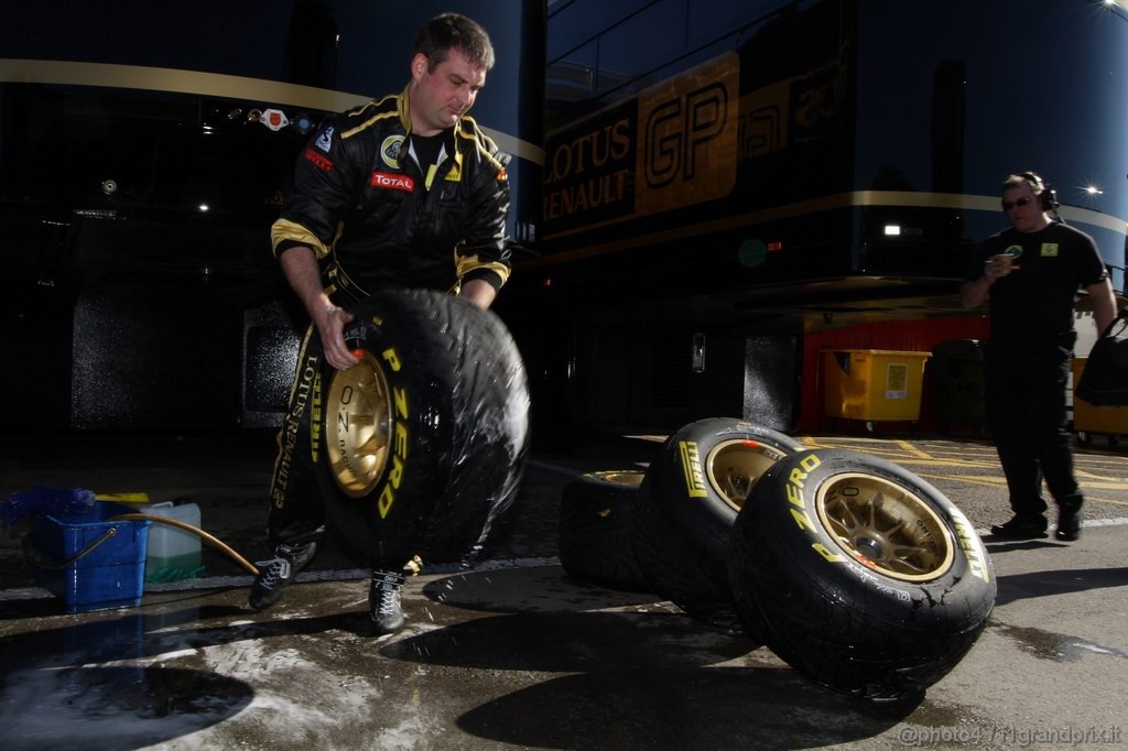 Barcelona Test Febbraio 2011, 18.02.2011- Tyres Pirelli 