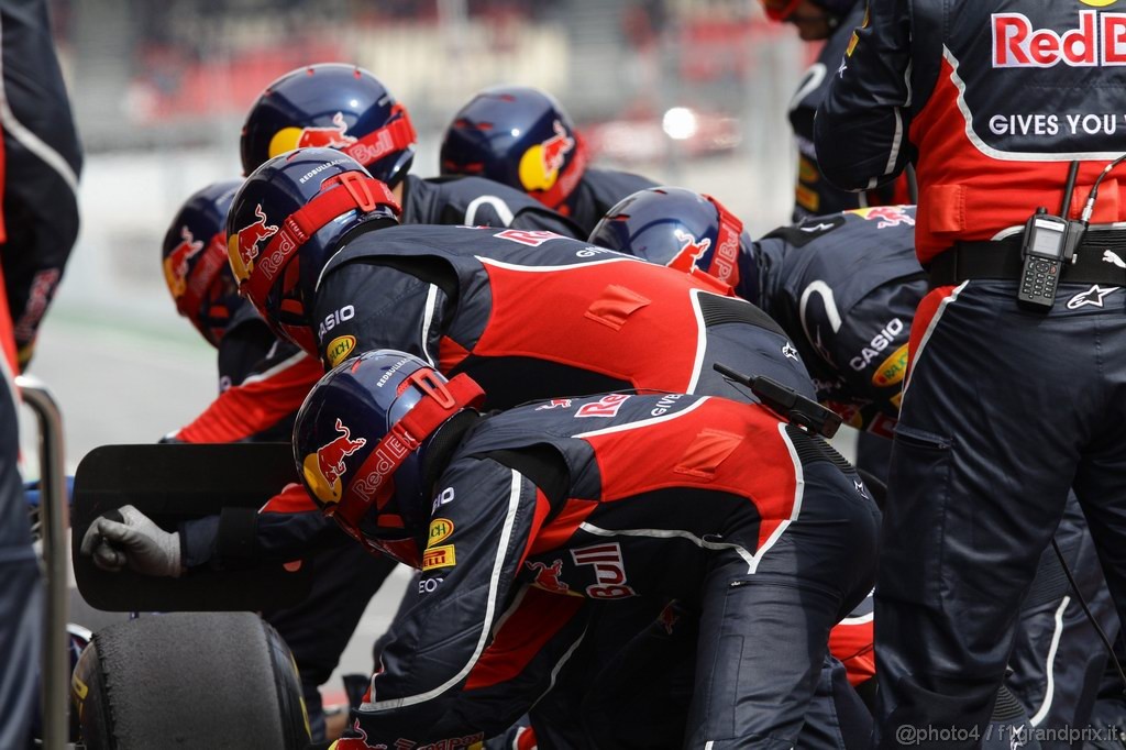 Barcelona Test Febbraio 2011, 19.02.2011- Mechanics Reb Bull Racing