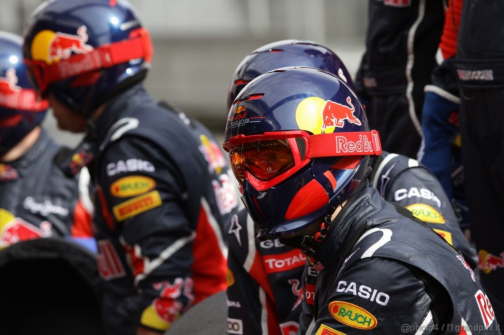 Barcelona Test Febbraio 2011, 19.02.2011- Mechanics Red Bull Racing