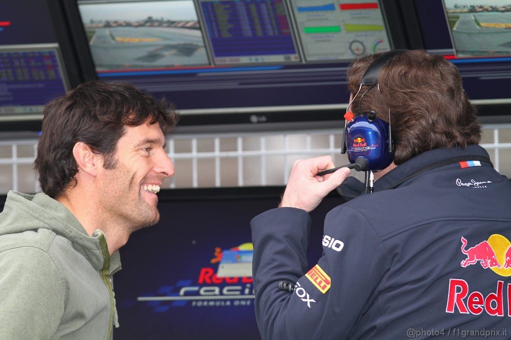 Barcelona Test Febbraio 2011, 19.02.2011- Mark Webber (AUS), Red Bull Racing, RB7 e Christian Horner (GBR), Red Bull Racing, Sporting Director 